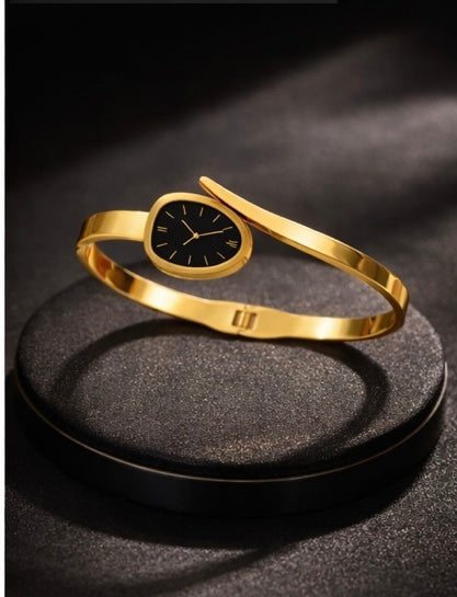Luxury Redefined – The Signature Bangle Watch